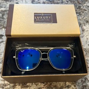 Brand new Maui Jim Blue Violet Lake Trans  grey/silver